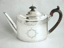 SEHR ELEGANTE TEEKANNE